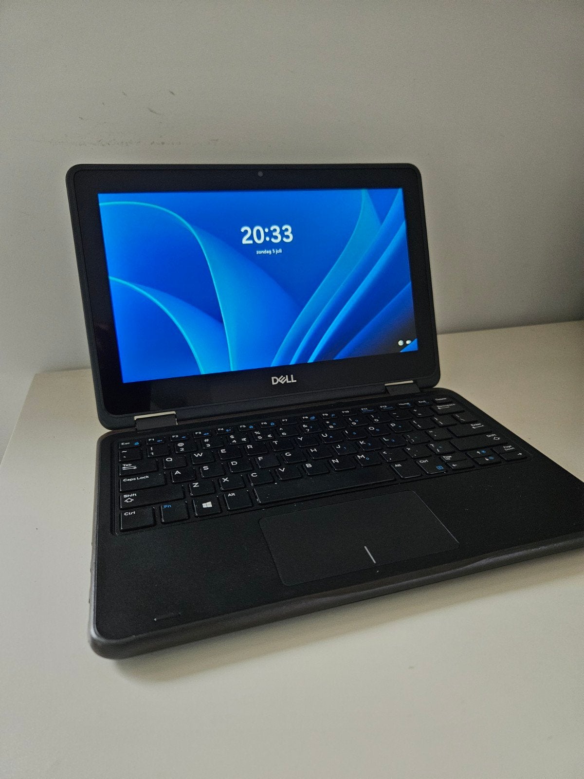 Dell Latitude 3190 2-in-1 Laptop/Tablet - Zeer goede staat, Computers en Software, Windows Laptops, Minder dan 4 GB, Qwerty, Intel Core i3/i5/i7 (onbekend)
