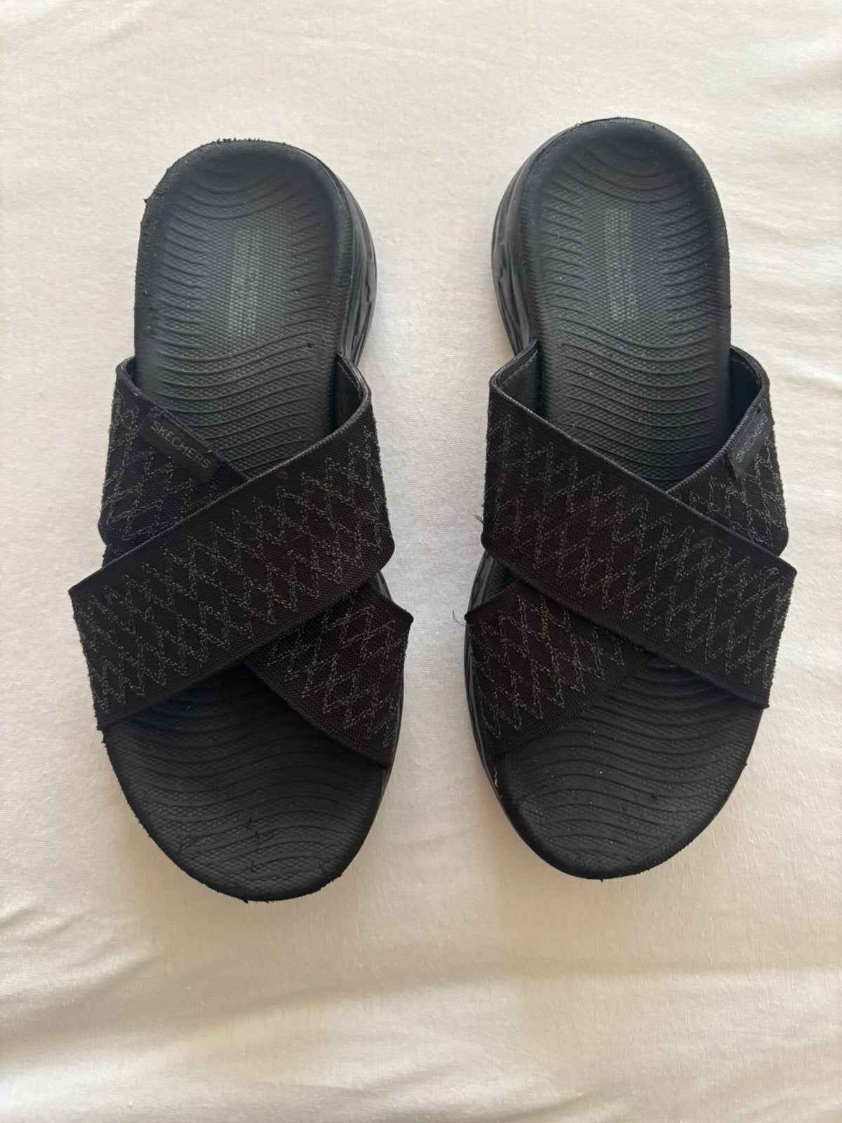 Nieuw zwart Skechers slippers maat 36, Slippers, Zwart, Nieuw, Ophalen of Verzenden