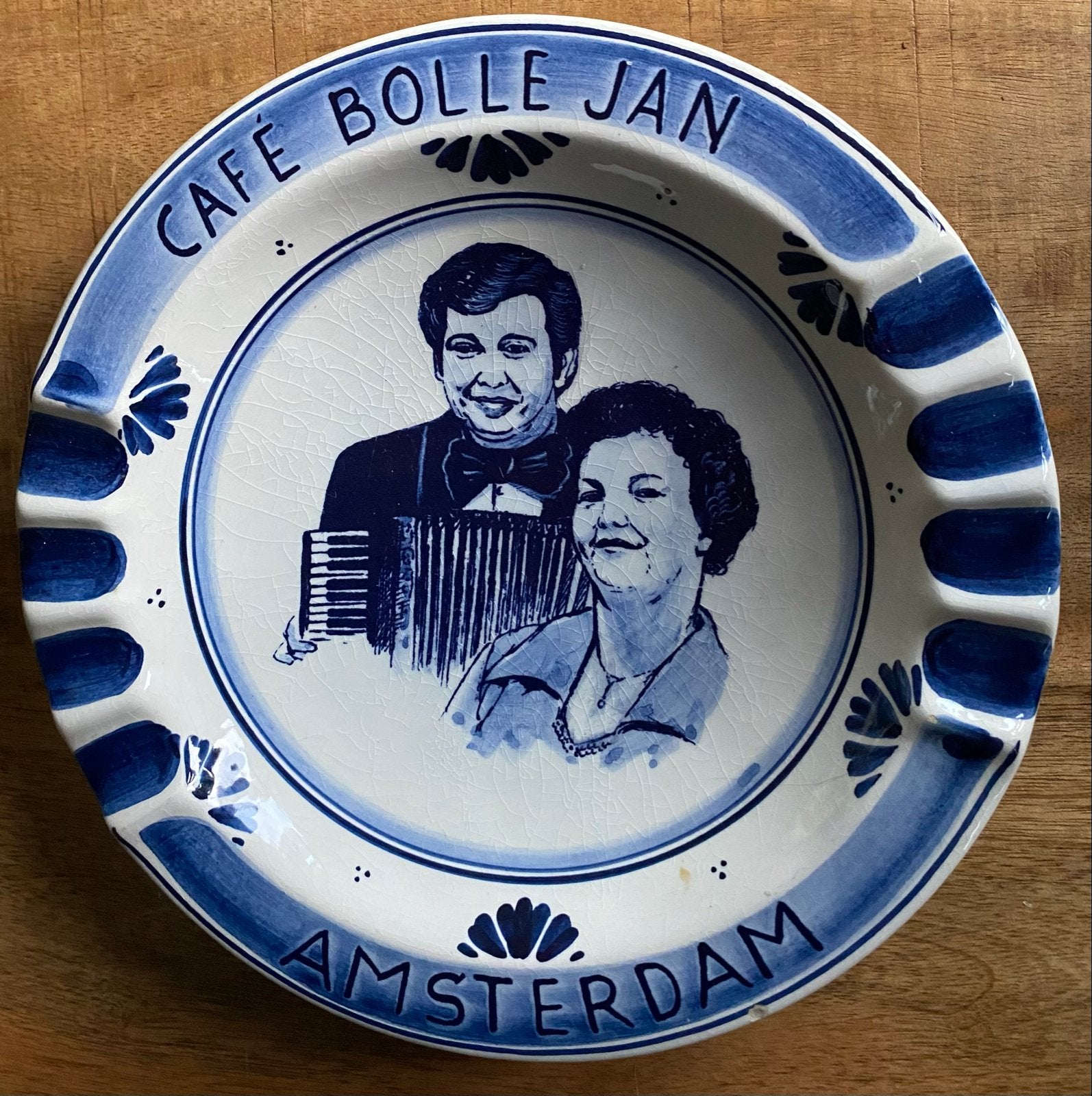 Delfts Blauw Asbak Cafe Bolle Jan Amsterdam Handgeschilderd, Antiek en Kunst, Ophalen