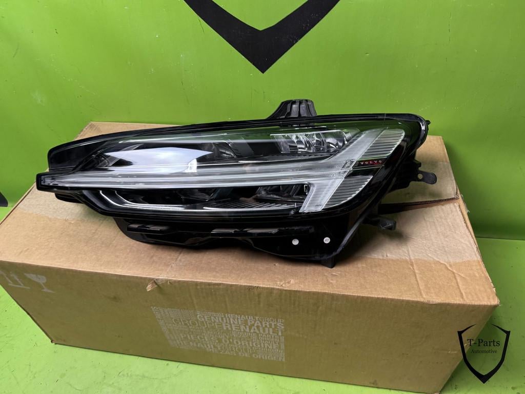volvo S60 V60 koplamp links 32347006, Auto-onderdelen, Gebruikt, Gunnar Engellaus vag 8
405 31  Gothenburg, SE, Info@volvocars.com