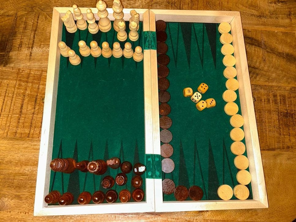 Vintage Schaak- en Backgammonspel in luxe houten kist, Een of twee spelers, Ophalen of Verzenden, Zo goed als nieuw, Reisspel