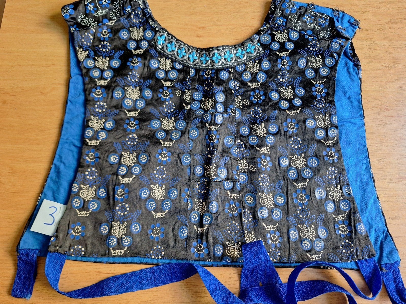 2x krablap met Staphorster stipwerk. 17.50 per stuk, Antiek en Kunst, Ophalen of Verzenden, Dames