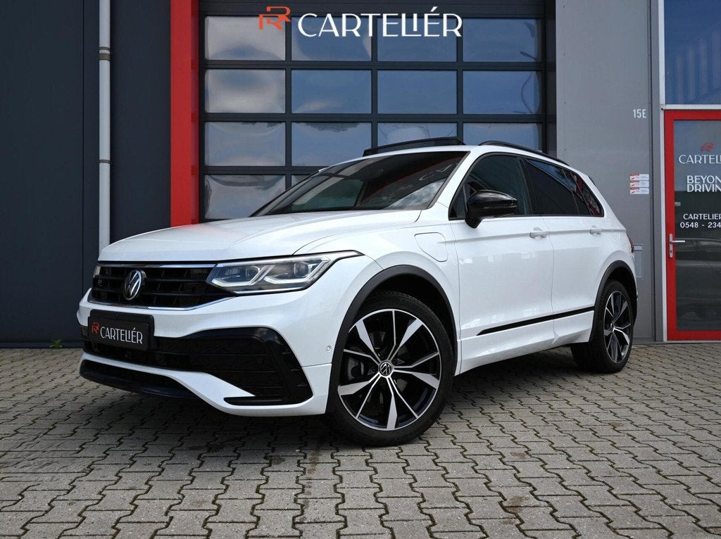 Volkswagen Tiguan 1.4 TSI eHybrid R-Line Business+ 245PK | P, Auto's, Volkswagen, 1716 kg, Zwart, 4 cilinders, Met garantie (alle)