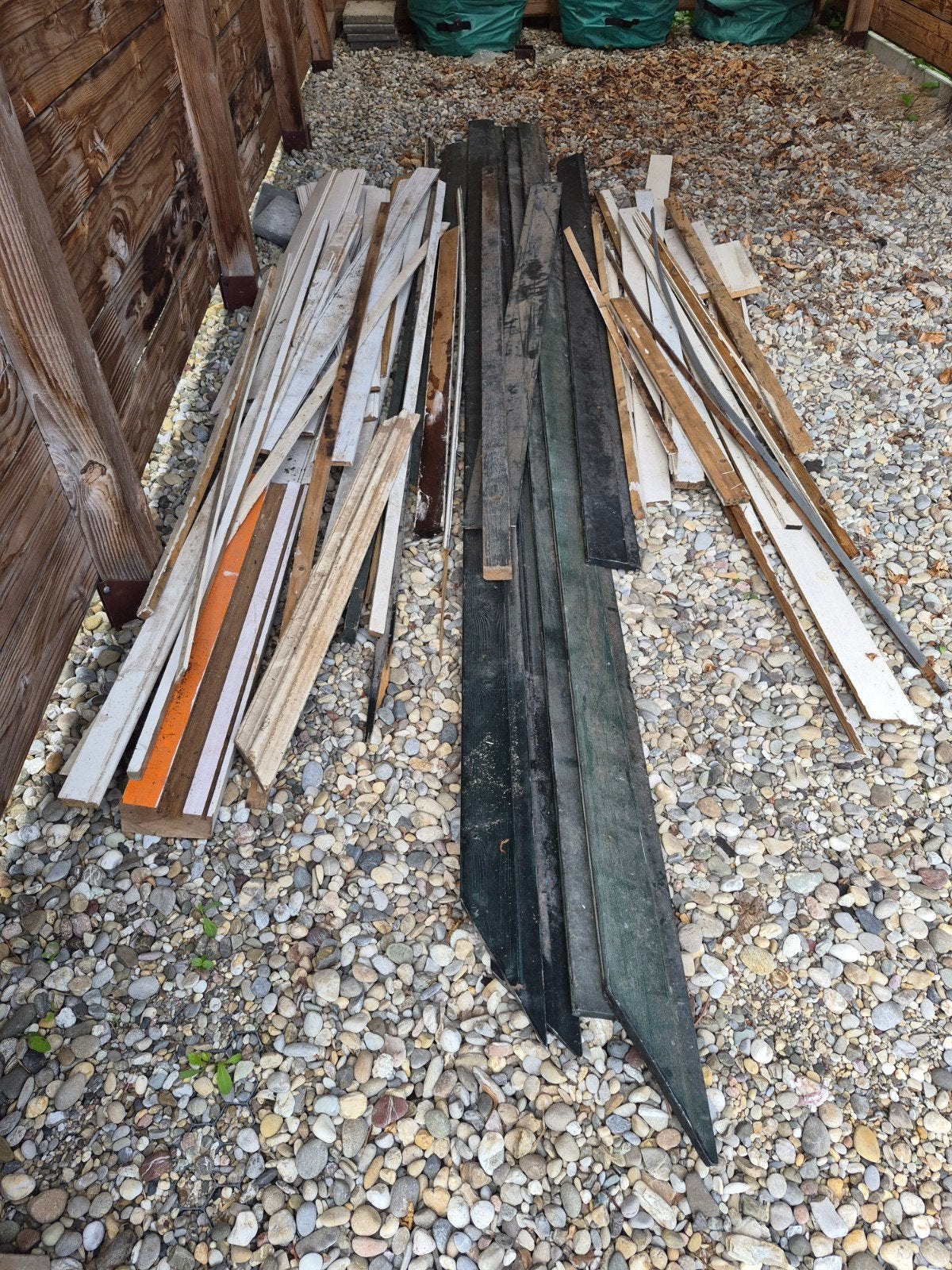 Gratis geverfd hout: kraalschroot, hardhout, grenen, vuren, Doe-het-zelf en Verbouw, Hout en Planken, Ophalen, Minder dan 25 mm