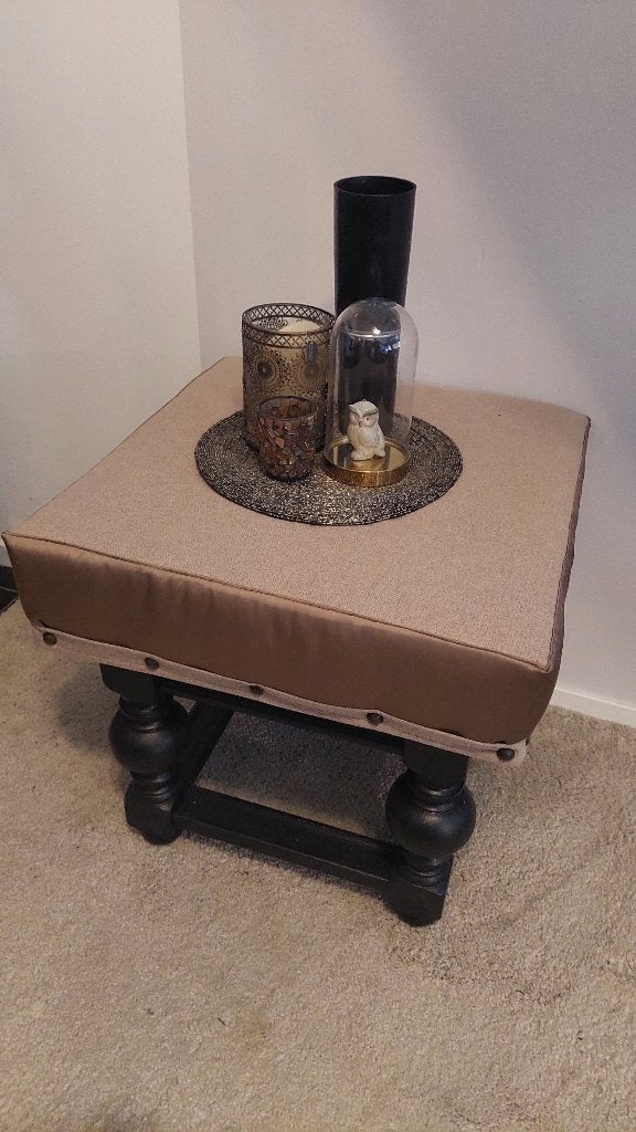 Bijzettafel Hocker poef voetenbank zwart beige / per stuk, Minder dan 55 cm, Vierkant, Zo goed als nieuw, Modern klassiek design