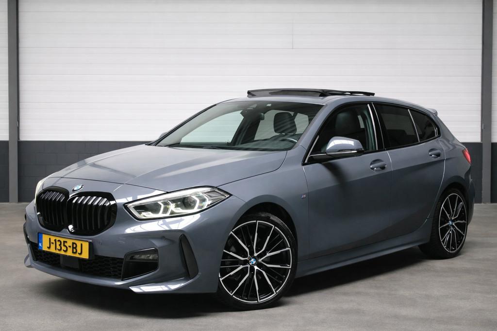 BMW 1-serie 118i M-Sport l Pano Virtual Camera Carplay, Gebruikt, Origineel Nederlands, Bedrijf, Handgeschakeld