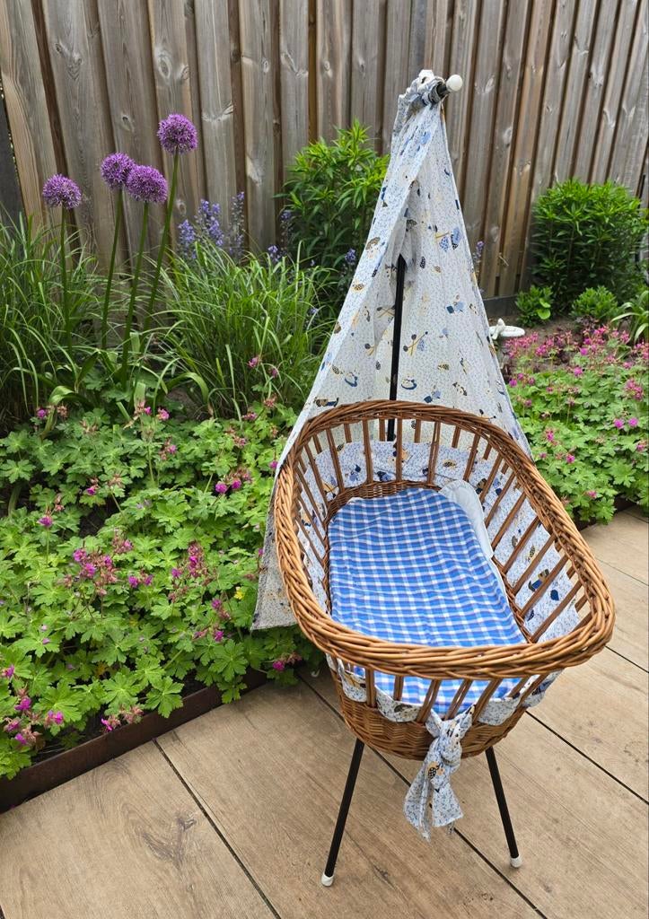 Vintage rotan/rieten poppenwiegje, Ophalen, Zo goed als nieuw, Babypop