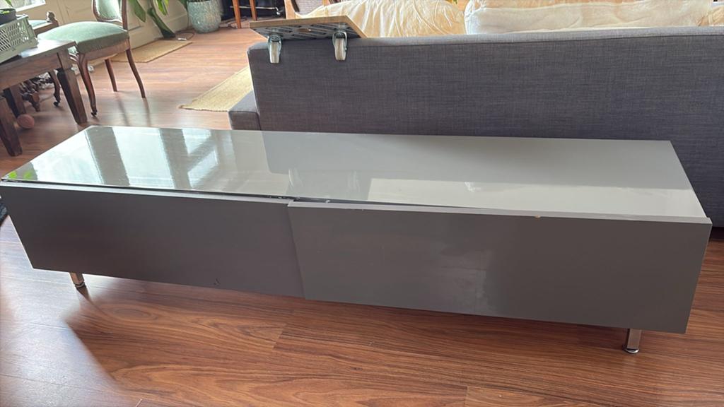 Gratis Strak tv-meubel met lades, kleine reparatie nodig, Ophalen, Gebruikt, 150 tot 200 cm, Minder dan 100 cm