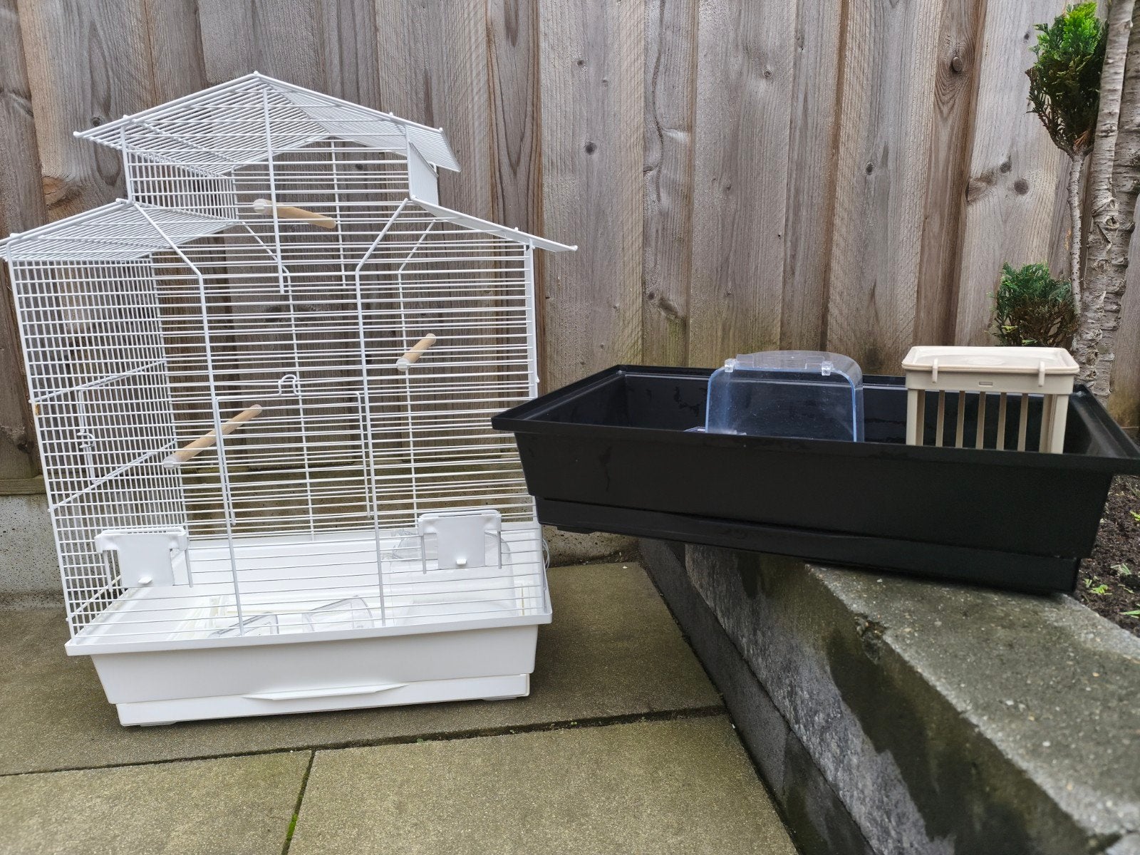 Te koop, mooie vogelkooi + toebehoren + 20kilo schelpenzand, Ophalen, Zo goed als nieuw, Vogelkooi