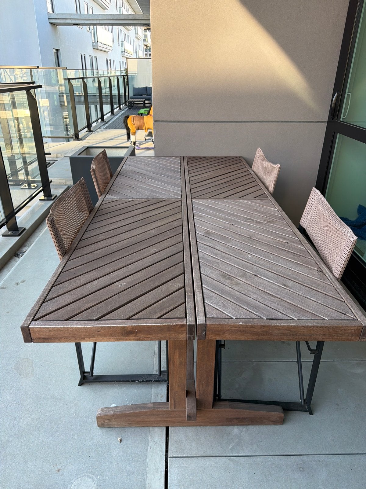 Robuuste houten tuintafel met metalen onderstel, Ophalen, Gebruikt, Rechthoekig, Hout