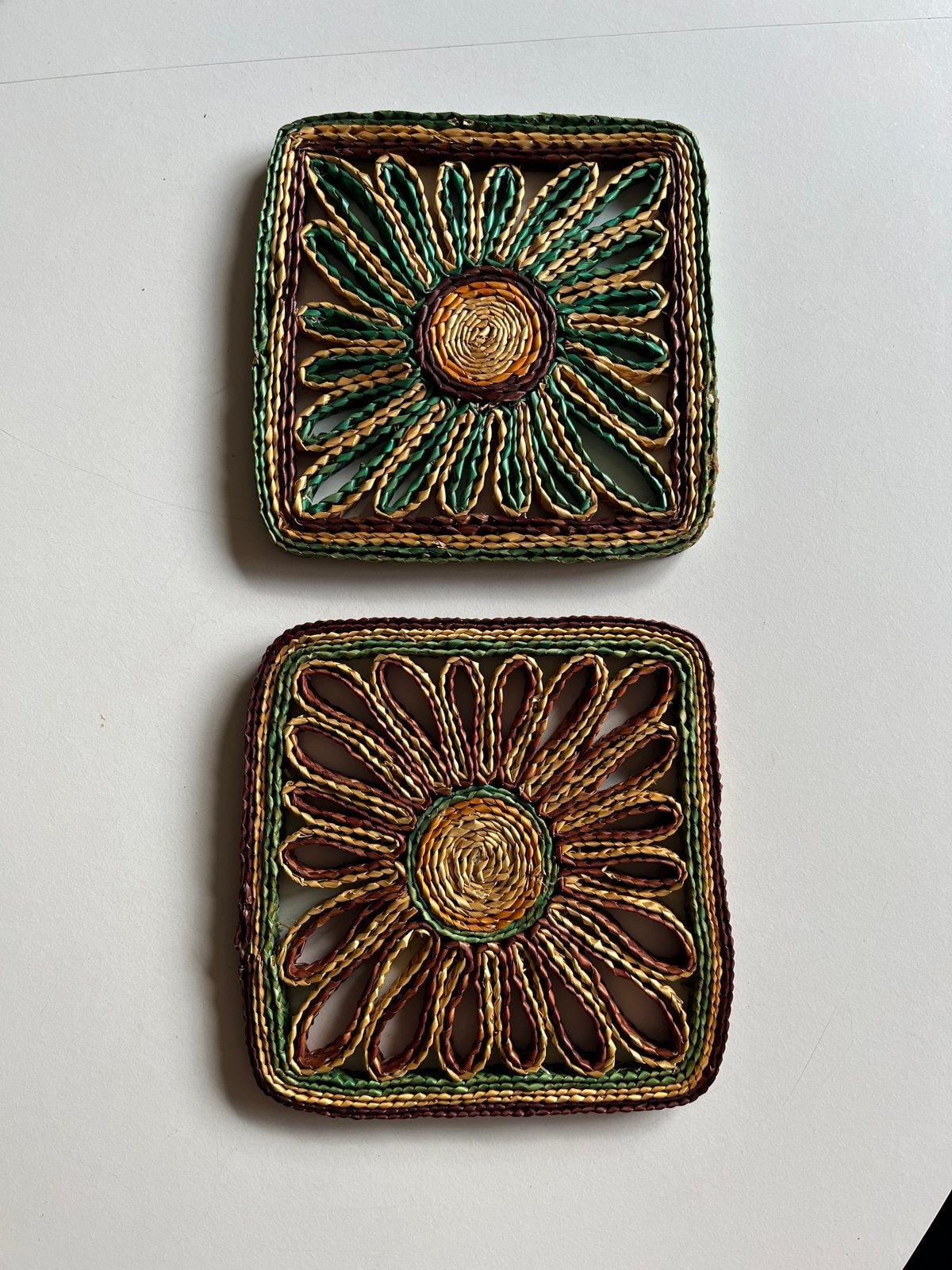 Kleurrijke Raffia Onderzetters - Nieuwstaat, Ophalen, Meerkleurig, Zo goed als nieuw, Dubbelzijdig