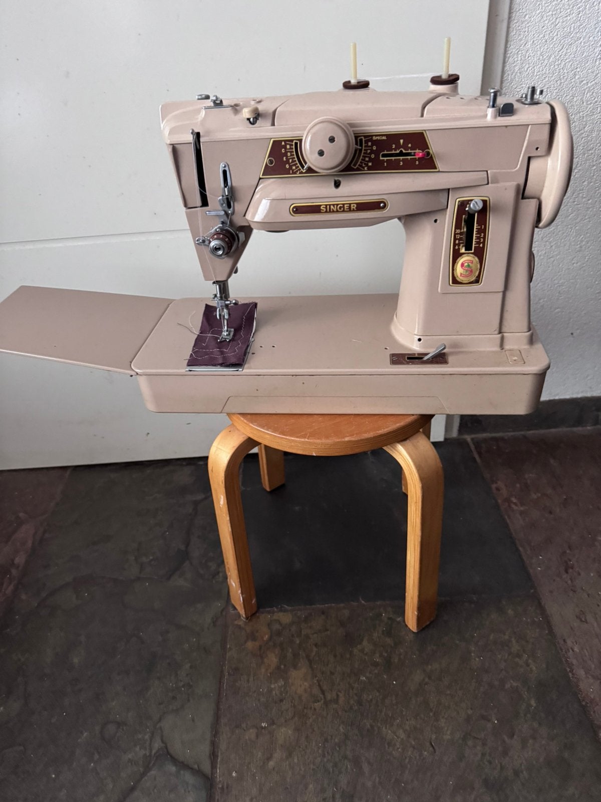 Oude Singer naaimachine 401 G slant -o-matic jaren 50, Ophalen