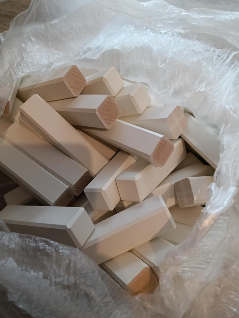 Plint hoeken nog nieuw 9x2x2 cm, Doe-het-zelf en Verbouw, Hout en Planken, Minder dan 25 mm, Nieuw, Ophalen of Verzenden, Plank