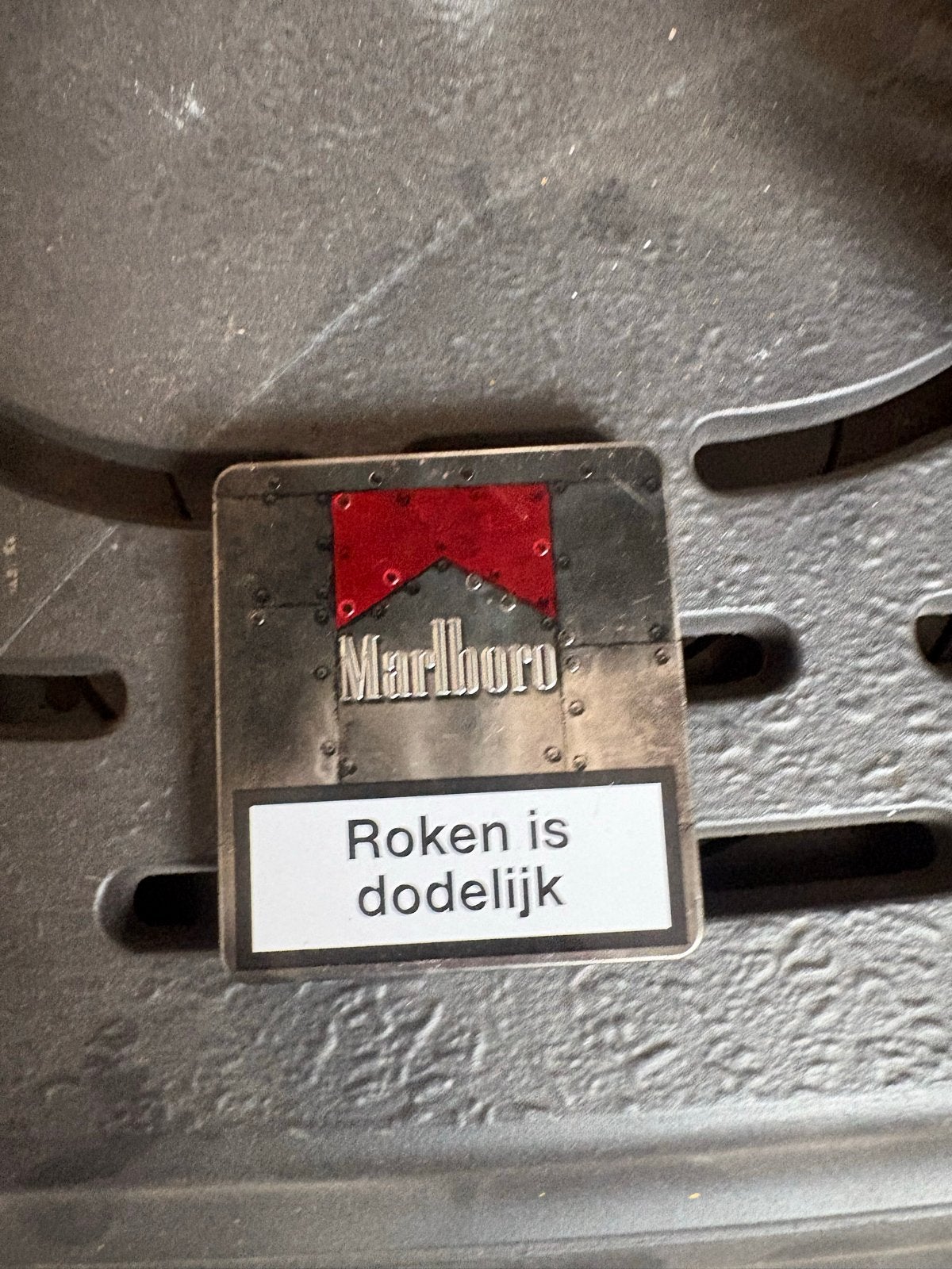 Marlboro sigarettendoosje van metaal, Verzamelen, Ophalen of Verzenden, Gebruikt, Tabaksdoos of Verpakking
