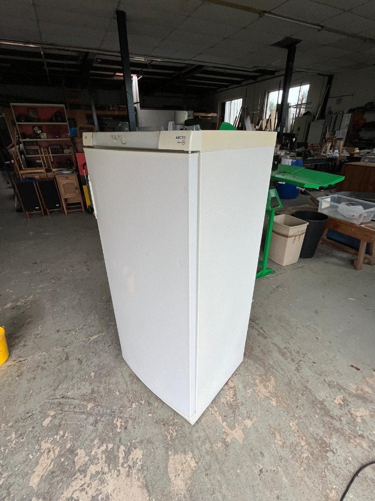 Een keurige vriezer AEG ARCTIS, Witgoed en Apparatuur, Vriezers en Diepvrieskisten, Gebruikt, Minder dan 60 cm, 160 cm of meer