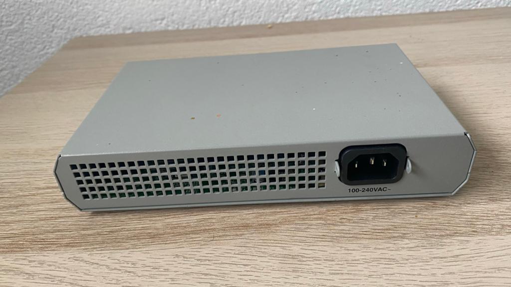 Allied Telesis AT-GS910/8 - 8-poorts Gigabit Switch, Computers en Software, Netwerk switches, Ophalen of Verzenden, Zo goed als nieuw