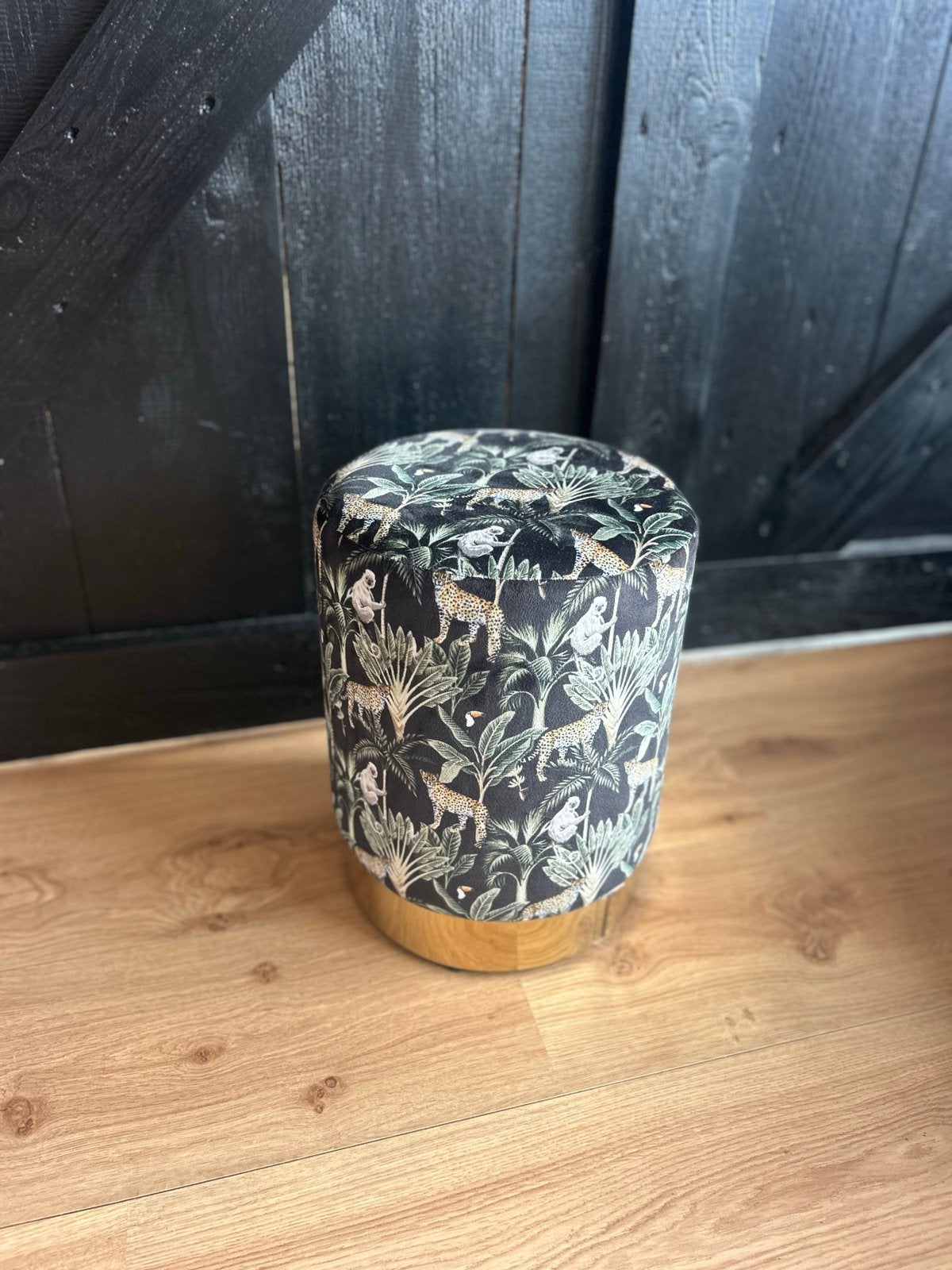 Poef met jungleprint en gouden onderkant, Huis en Inrichting, Ophalen, Minder dan 50 cm, Rond, Zo goed als nieuw