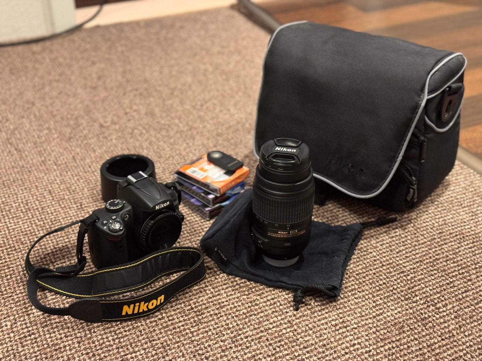 Nikon D5000 met VR Nikkor 55-300mm lens en toebehoren, Spiegelreflex, Beeldstabilisatie, Ophalen of Verzenden, Zo goed als nieuw