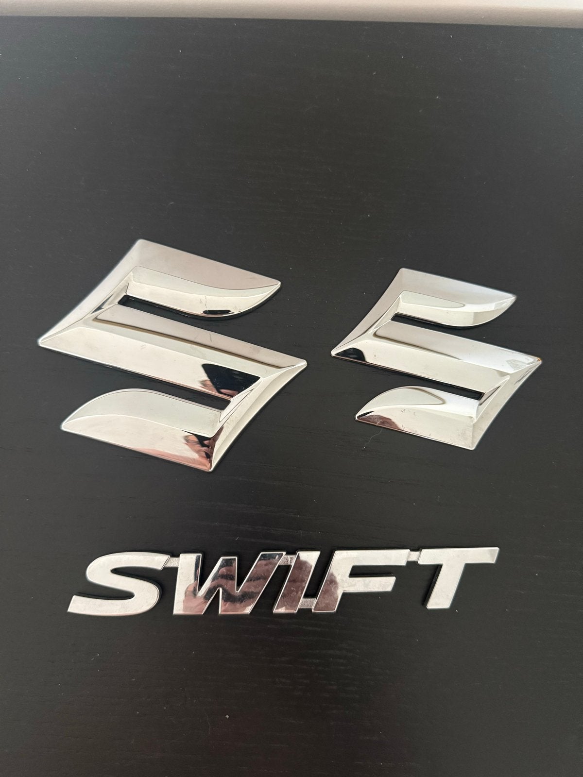 Suzuki Swift Emblemen Set - Logo en 'Swift' Tekst, Ophalen of Verzenden, Gebruikt, Suzuki