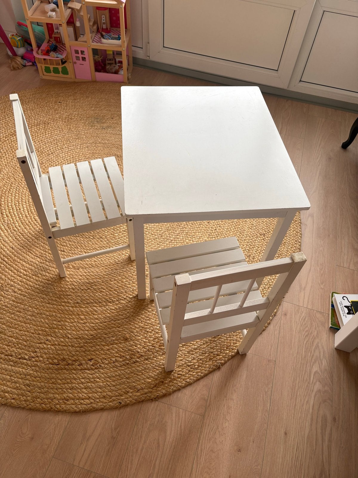 Witte kindertafel met twee stoeltjes, Kinderen en Baby's, Kinderkamer | Tafels en Stoelen, Ophalen, Gebruikt, Tafel(s) en Stoel(en)