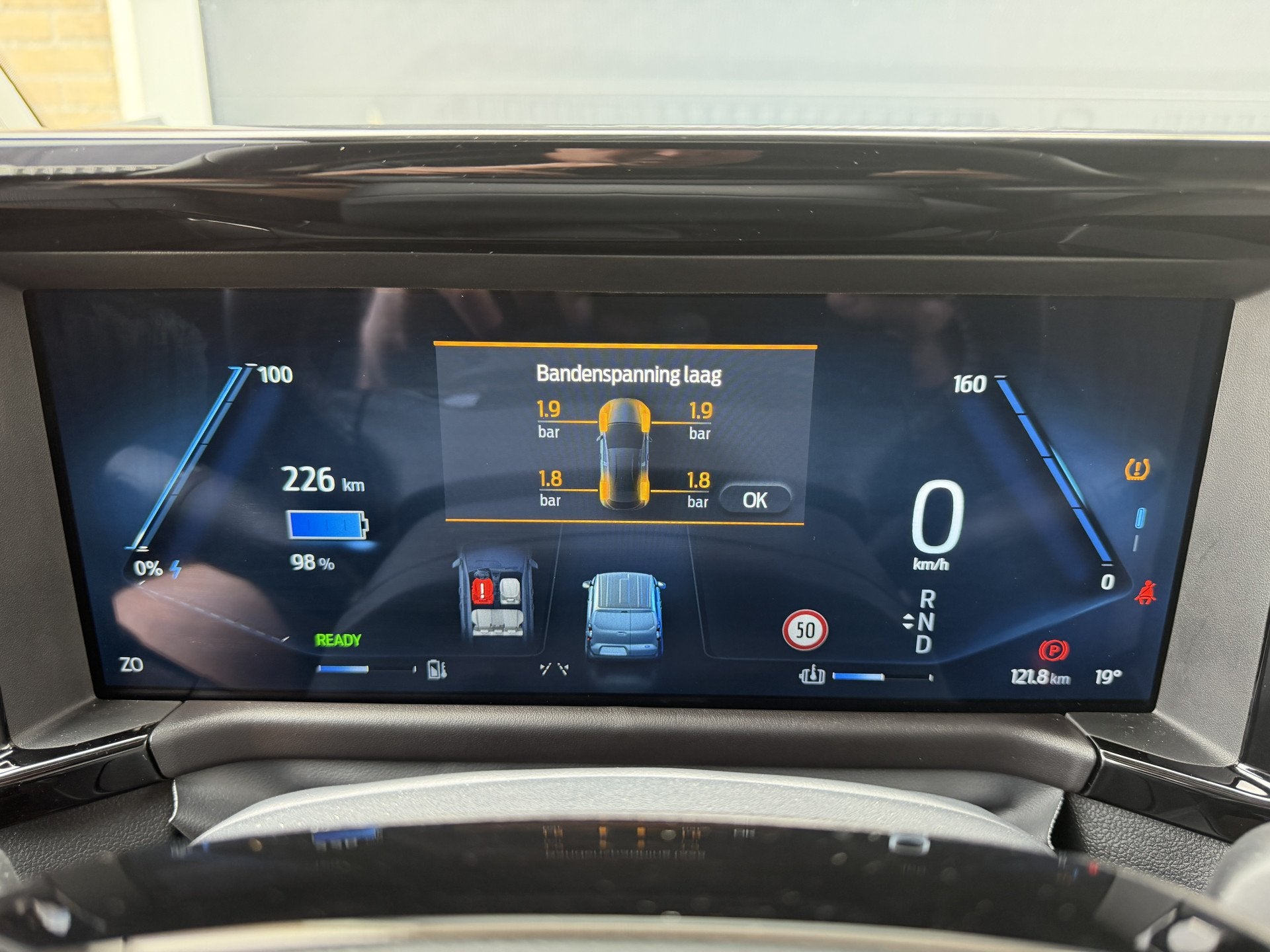 Ford E-Transit Cour. Limited 44 kWh Direct rijden/CarPlay/So, Auto's, Gebruikt, Blauw, 1524 kg, 2 stoelen