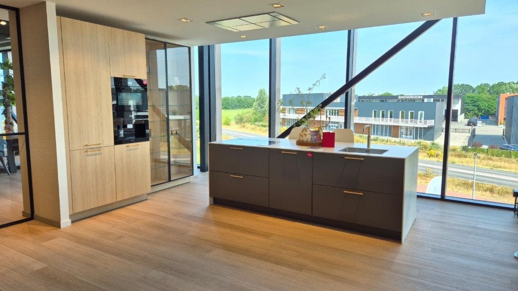 Showroomkeuken | Miele | Industriële glazen kast | Compleet, Ophalen, Overige materialen, Overige typen, Nieuw