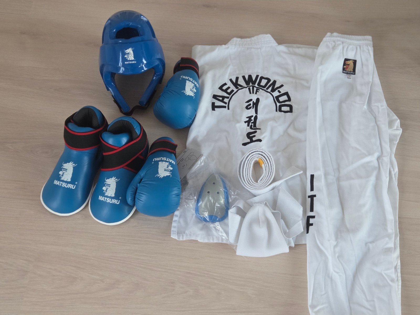 2 Taekwondo sets (maat 120 & 150) met complete bescherming, Maat XS of kleiner, Ophalen of Verzenden, Zo goed als nieuw, Taekwondo