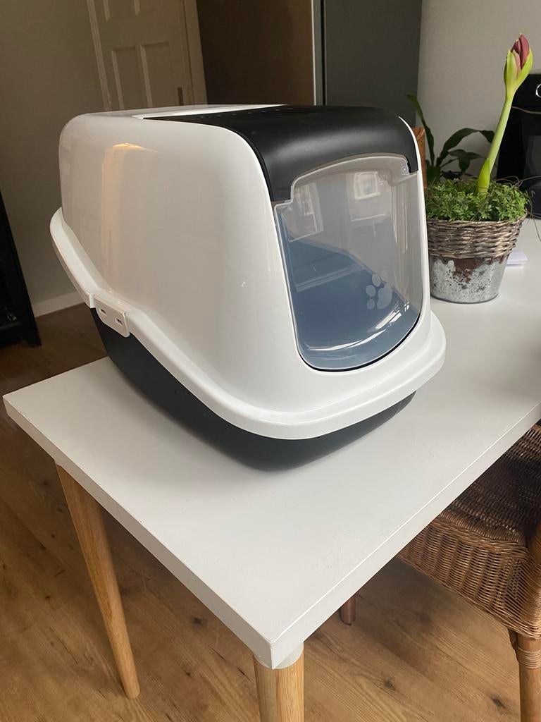 Kattenbak (+mat + schep) + krabpaal + huisje + transportbox, Ophalen, Zo goed als nieuw