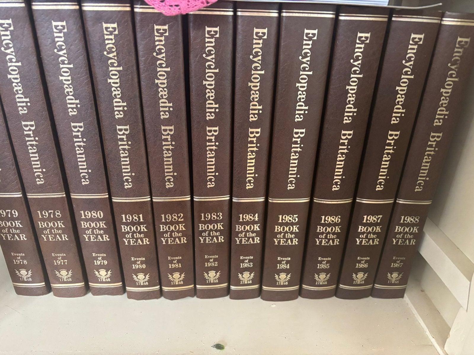 Encyclopaedia Britannica Jaarboeken 1978-1988, Ophalen of Verzenden, Zo goed als nieuw, Algemeen, Complete serie