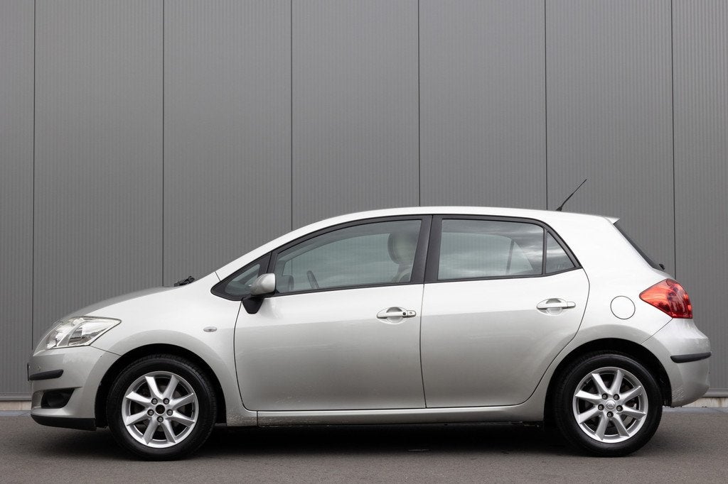 Toyota Auris 1.6 | NL-AUTO | LEDER | NAVI | TREKHAAK, Gebruikt, 4 cilinders, 1240 kg, Euro 4