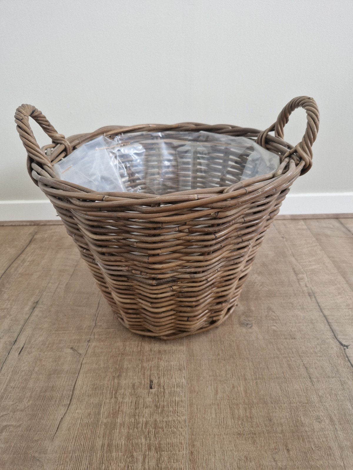 Rotan mand met handvaten en plastic binnenvoering, Ophalen, Mand, Rond, Zo goed als nieuw