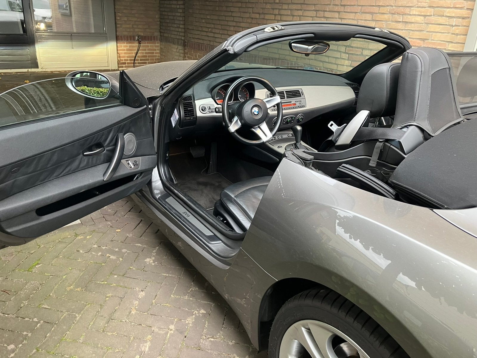 BMW Z4 3.0 I Roadster AUT 2005 Grijs, Auto's, BMW, Automaat, Achterwielaandrijving, Cabriolet, 75 €/maand