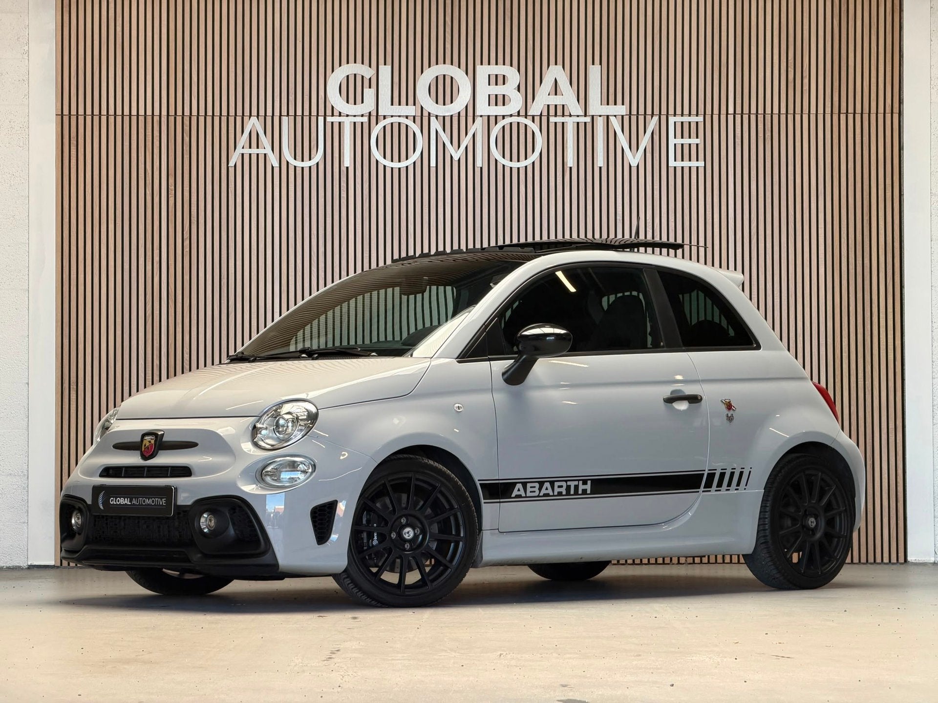 Fiat 500 1.4 T-Jet Abarth 595 Competizione - 180PK - SCHUIFD, Voorwielaandrijving, Gebruikt, Zwart, 4 cilinders