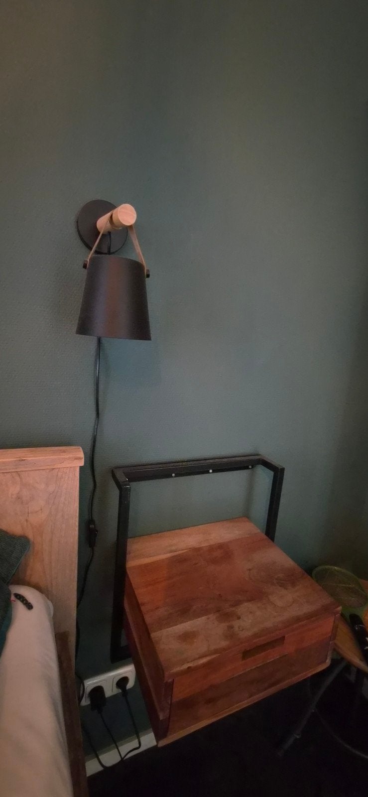2 setjes zwevend nachtkastje + bedlampje, Ophalen, Gebruikt
