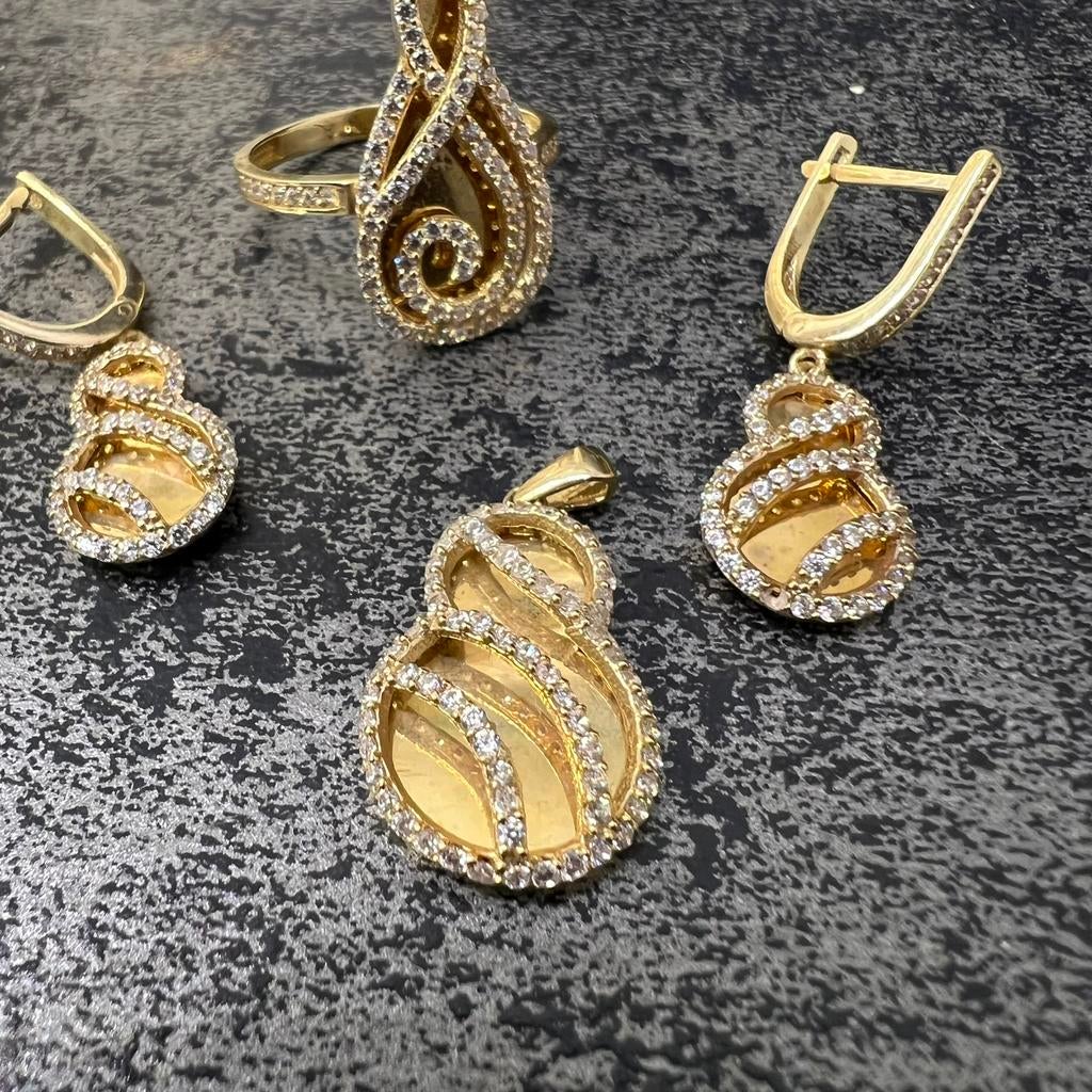14 karaat gouden ring oorbellen hanger set nieuw, Ophalen of Verzenden, Zo goed als nieuw, Goud