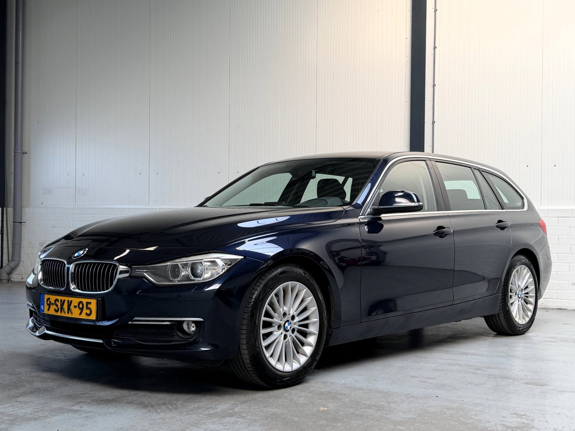 BMW 3-serie Touring 316i Executive Sport, Euro 5, Gebruikt, Zwart, 4 cilinders