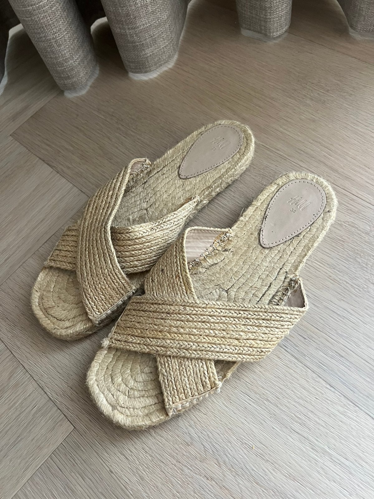 Beige slippers H&M, Slippers, Beige, Ophalen of Verzenden, Zo goed als nieuw