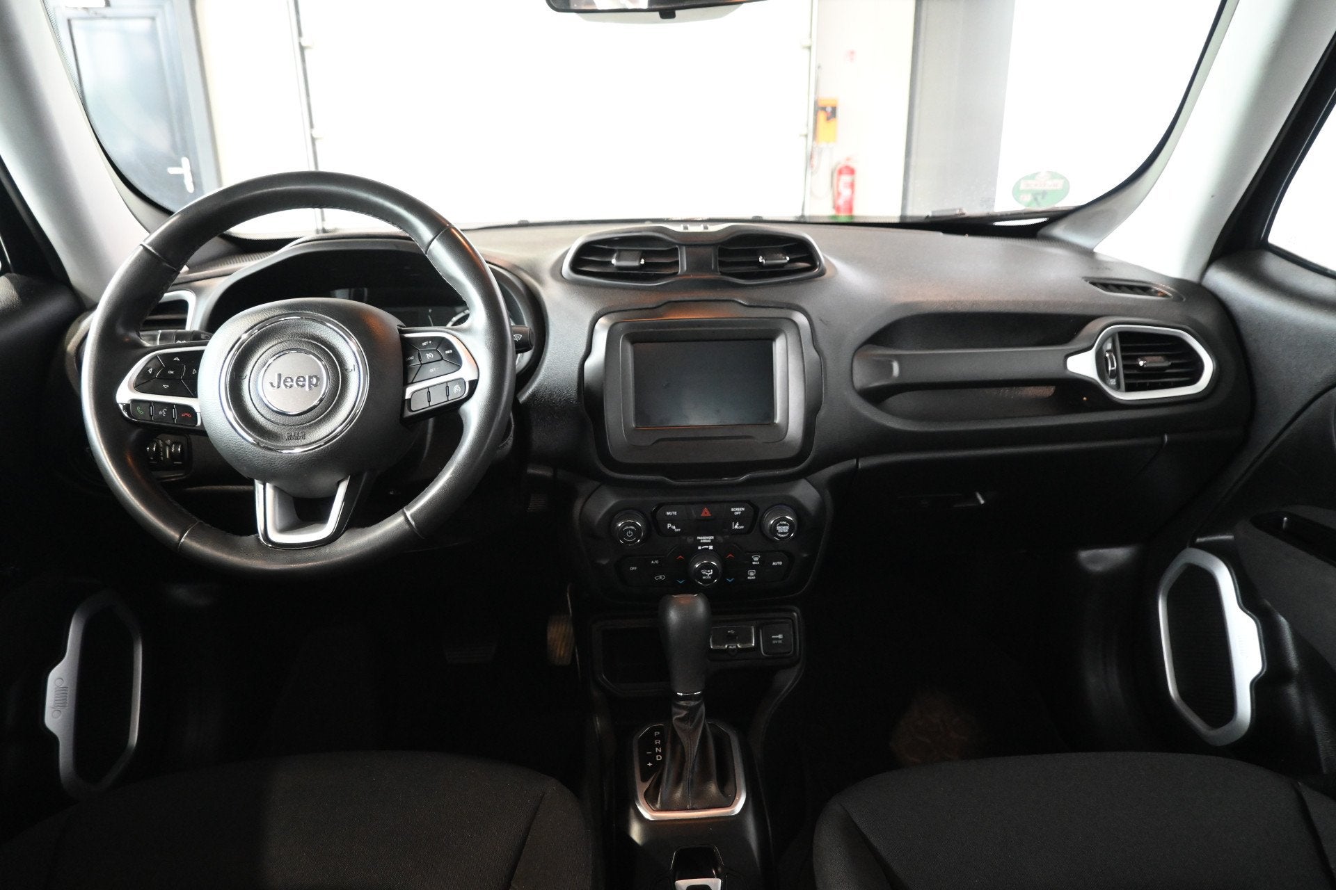 Jeep Renegade 1.3T Limited Automaat Clima Carplay Cruise Con, Auto's, Jeep, Stof, Gebruikt, 4 cilinders, Zwart