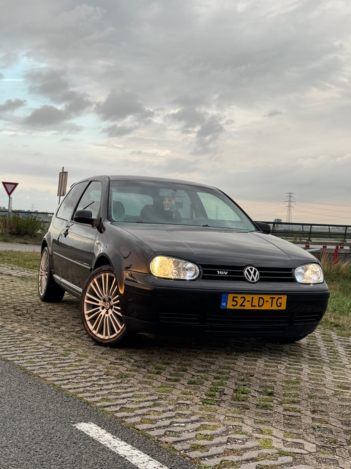 Golf 4 1.6 16v, 18 Inch 2002, Zwart, Handgeschakeld, Golf, Particulier