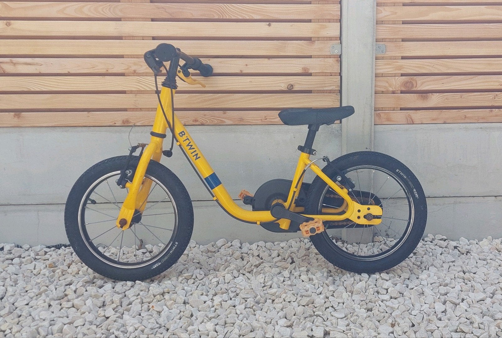B'Twin 14 inch kinderfiets met/ of zonder  trappers, Ophalen of Verzenden, Zo goed als nieuw, 20 inch of meer