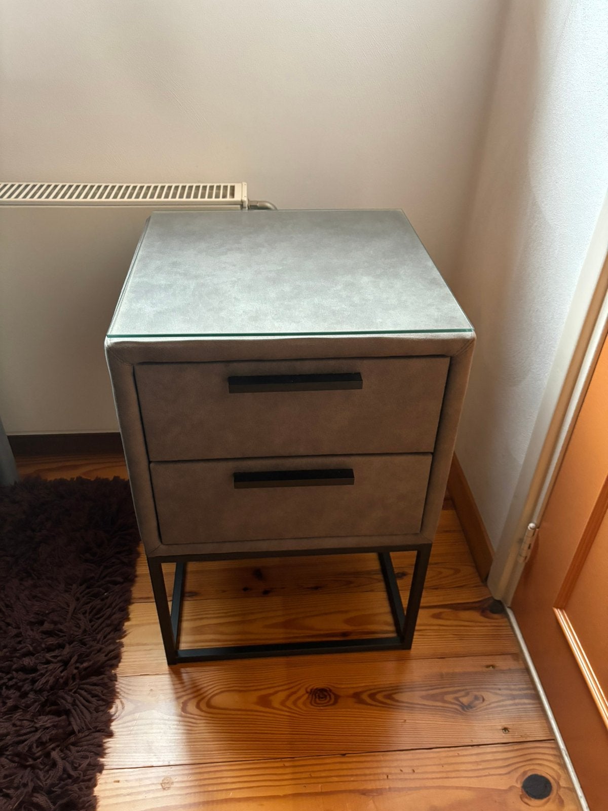 Nachtkastje Caresse velvet grijs 2 stuks (nieuw), Ophalen of Verzenden, Nieuw, Minder dan 45 cm, Minder dan 55 cm