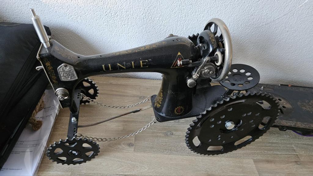 Unieke kunst item naaimachine, 1 van gemaakt, Antiek en Kunst, Ophalen