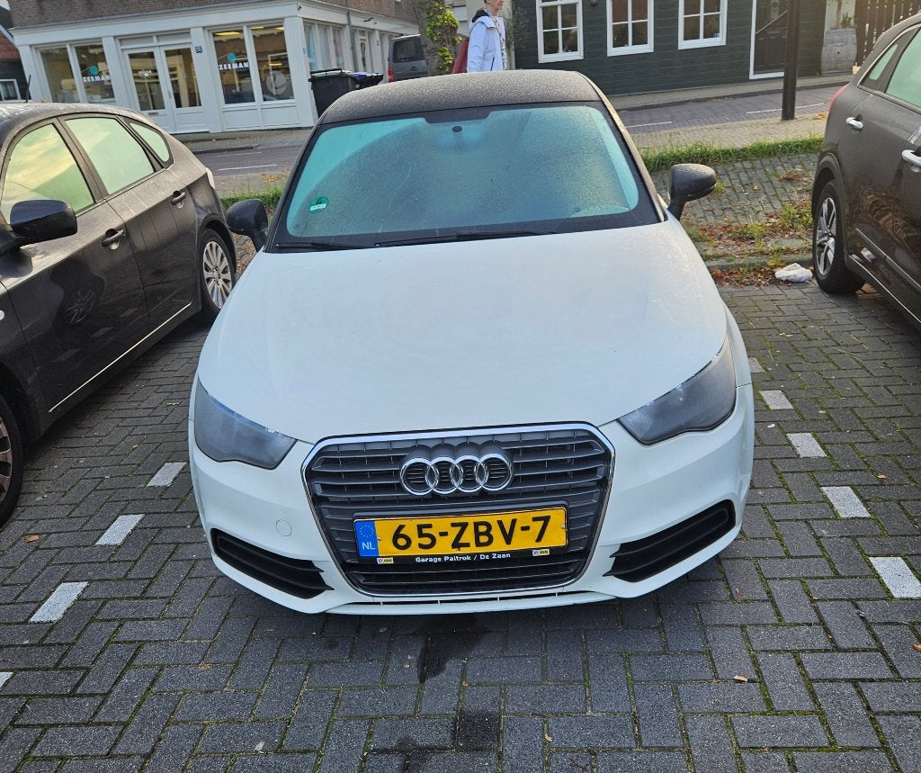 Audi A1 1.2 Tfsi 63KW SB 2012 Wit, Auto's, Voorwielaandrijving, Stof, A1, Zwart