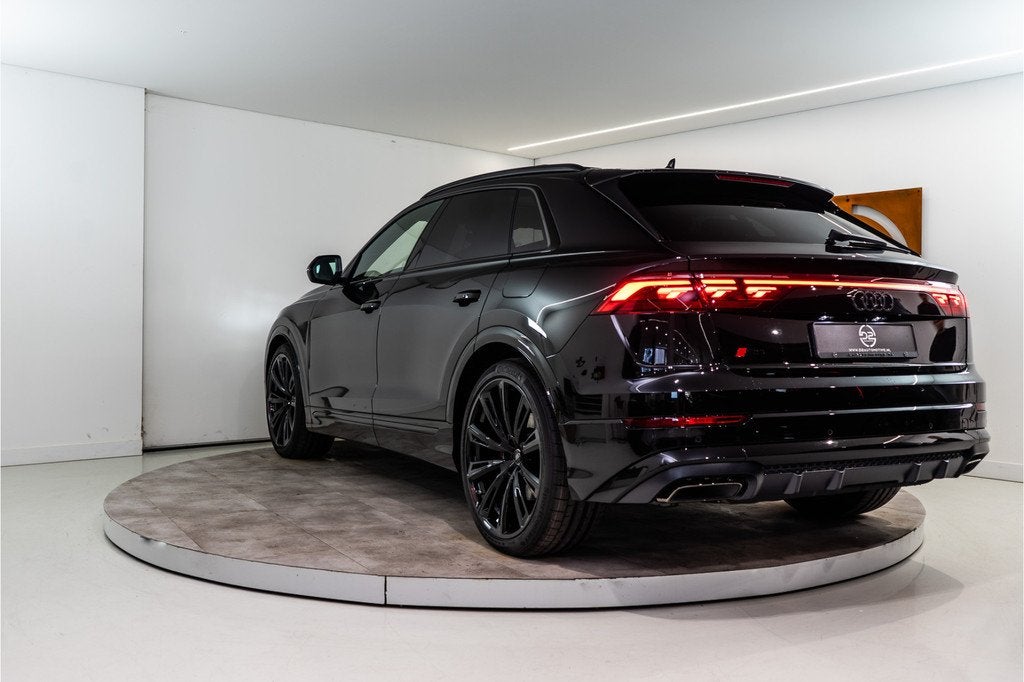 Audi Q8 60 TFSI E Quattro S-Edition Competition 490PK | 2026, Auto's, Audi, Automaat, 12 maanden, 77 km/l, Zwart