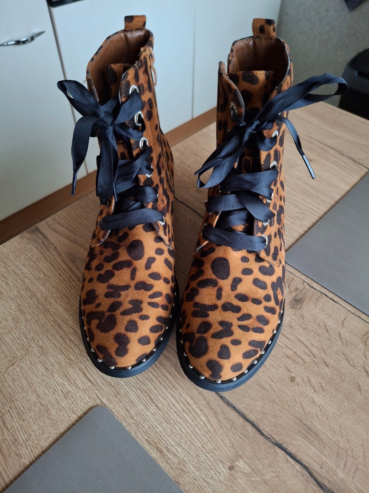 Nieuwe Luipaard enkellaarsjes maat 38, Bruin, Lage of Enkellaarzen, Nieuw, Ophalen of Verzenden