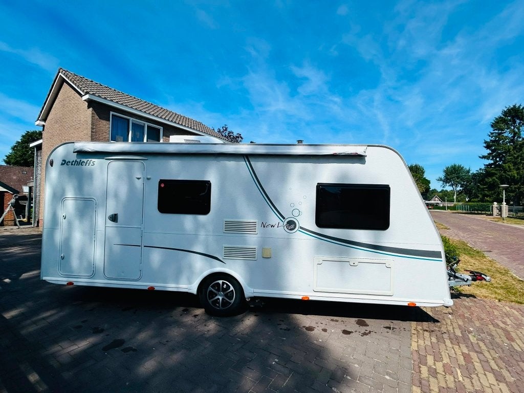 Dethleffs Newline 490 TK stapelbed + airco + mover + luifel, Airco, Dwarsbed, Treinzit, Particulier
