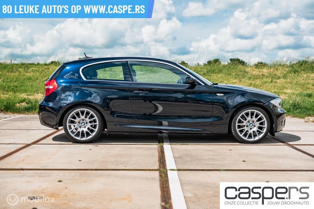 BMW 120i Limited Sport Edition | M Pakket | Carbon-schwarz, Auto's, BMW, Achterwielaandrijving, Zwart, 4 cilinders, Leder en Stof
