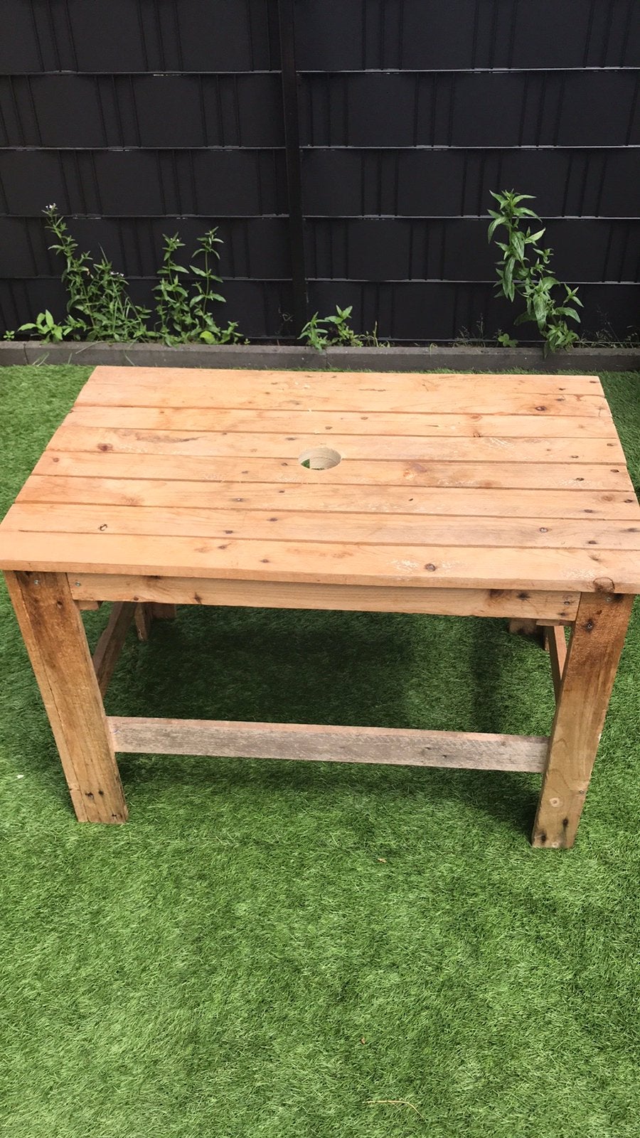 Leuke tuintafel houten, Ophalen of Verzenden, Zo goed als nieuw