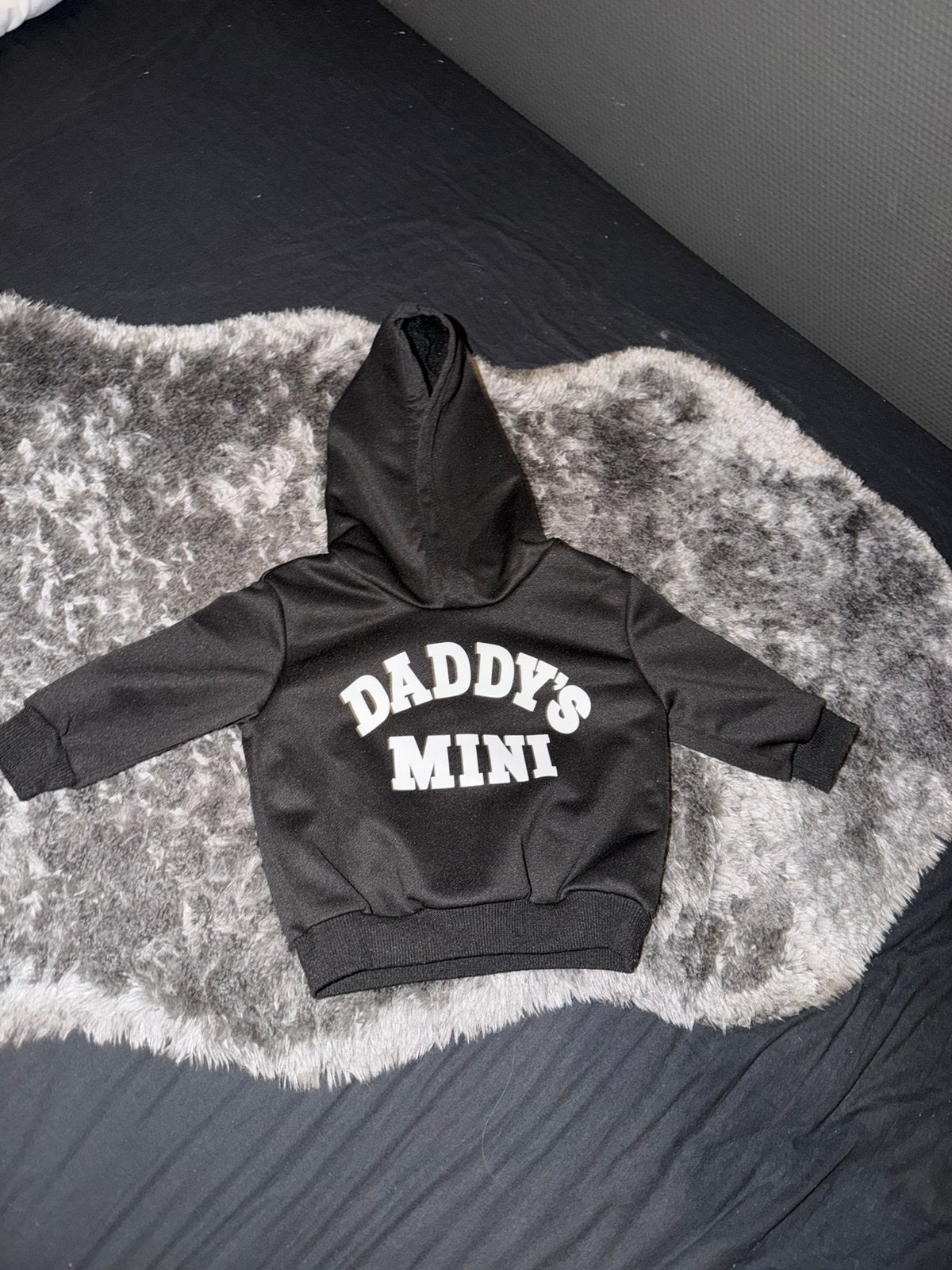 Stoere Daddy's Mini hoodie - 6-9 maanden, Ophalen of Verzenden, Zo goed als nieuw, Jongetje, Truitje of Vestje