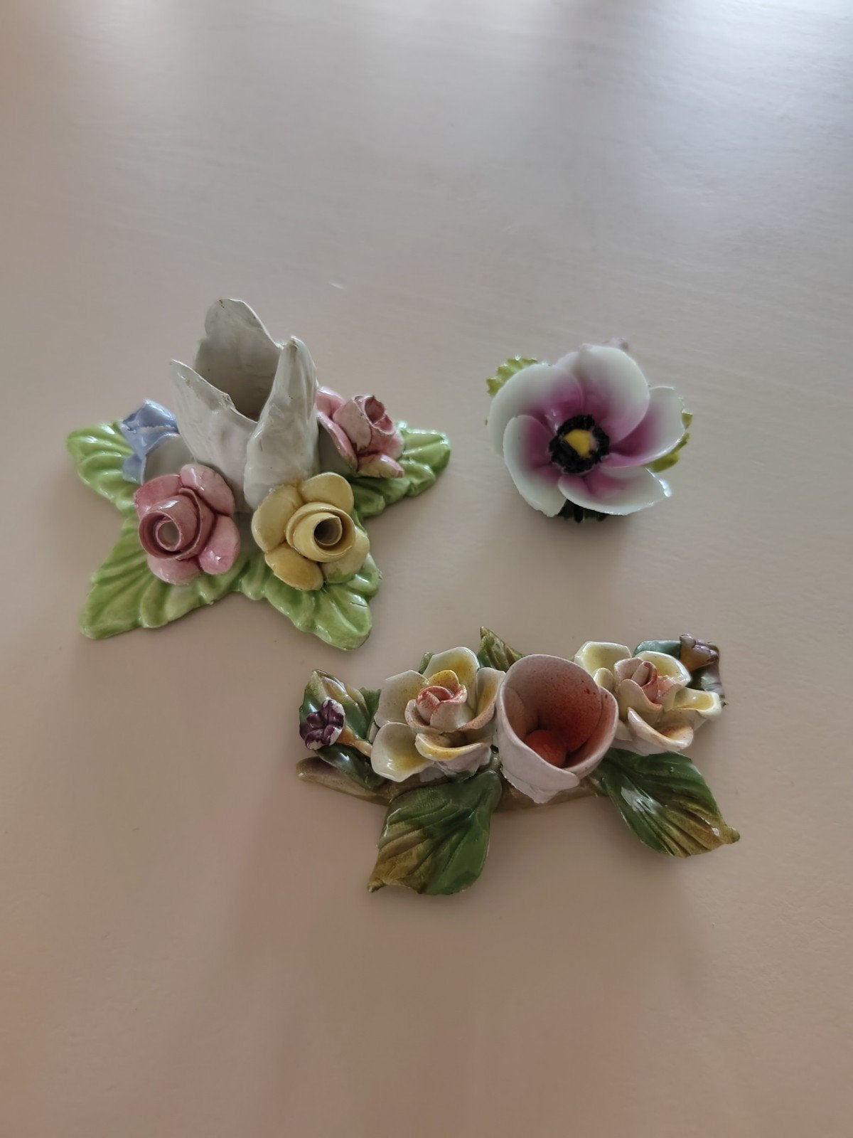 Capodimonte porseleinen kaarshouder met rozen, Ophalen of Verzenden
